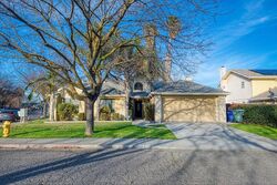 Pre-foreclosure in  Kinshire Way Patterson, CA 95363