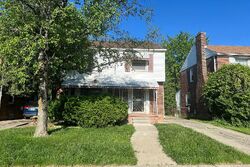 Pre-foreclosure in  Meyers Rd Detroit, MI 48228