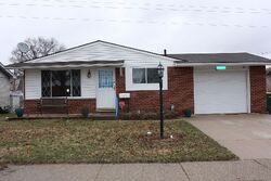 Pre-foreclosure in  KENT ST Romulus, MI 48174
