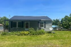 Pre-foreclosure in  7th Ave Parkersburg, WV 26101
