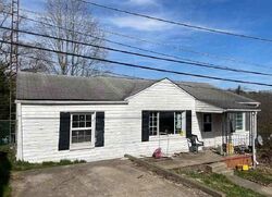 Pre-foreclosure in  Christa Cir Charleston, WV 25309