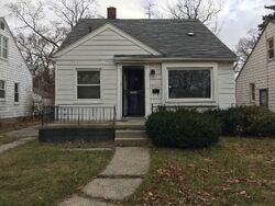 Pre-foreclosure in  Winthrop St Detroit, MI 48235