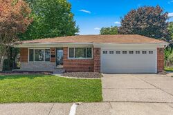 Pre-foreclosure in  Mckinley Ct Dearborn Heights, MI 48125