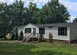 Pre-foreclosure Listing in Old Virginia St URBANNA, VA 23175