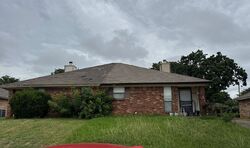 Pre-foreclosure in  Ranchogrande Dr Arlington, TX 76017