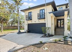 Pre-foreclosure in  Commonwealth Dr Sarasota, FL 34242