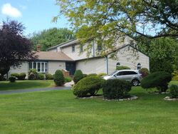 Pre-foreclosure in  Countryside Dr Cranston, RI 02921