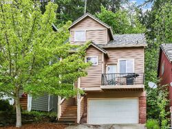 Pre-foreclosure in  Se Paladin Ln Hillsboro, OR 97123