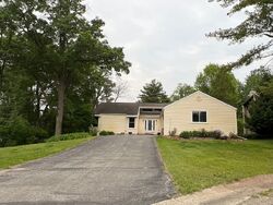 Pre-foreclosure in  Spruce Ct Walled Lake, MI 48390