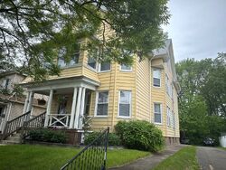 Pre-foreclosure in  Stuyvesant Ave East Haven, CT 06512