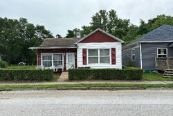 Pre-foreclosure in  E Gordon St Hannibal, MO 63401