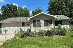  Saint Charles St, Holden MO