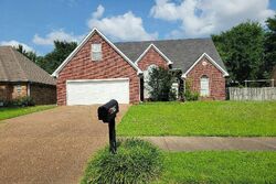 Pre-foreclosure in  Travis Dr Olive Branch, MS 38654