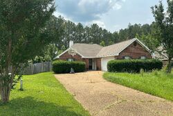 Pre-foreclosure in  Spanish Oak Dr Pearl, MS 39208