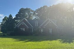 Pre-foreclosure in  Windersgate Cir Olive Branch, MS 38654