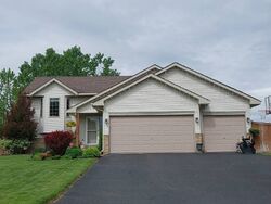 Pre-foreclosure in  Irvine Dr Hanover, MN 55341