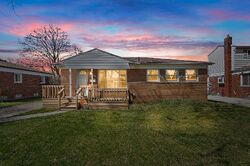 Pre-foreclosure in  Cottage Ln Warren, MI 48089