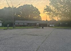 Pre-foreclosure in  Sunburst Ct Flint, MI 48532