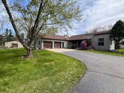 Pre-foreclosure in  Grange Ave Ne Rockford, MI 49341