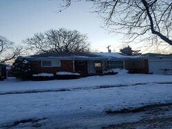 Pre-foreclosure in  SANTA ANA DR Warren, MI 48093