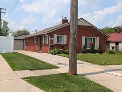 Pre-foreclosure in  DALE CT Roseville, MI 48066
