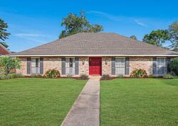 Pre-foreclosure in  Vicksburg Dr Baton Rouge, LA 70817