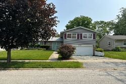 Pre-foreclosure in  Cherrywood Pl Hazel Crest, IL 60429