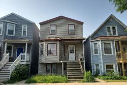 Pre-foreclosure in  W Melrose St Chicago, IL 60618