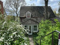 Pre-foreclosure in  Crescent Dr Berea, KY 40403