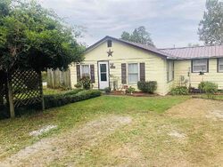 Pre-foreclosure in  Matthews Mill Rd Glasgow, KY 42141