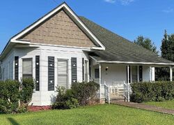Pre-foreclosure in  1st St Se Graysville, AL 35073