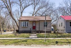 Pre-foreclosure in  27th St Des Moines, IA 50310