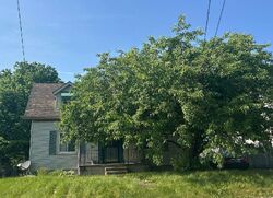 Pre-foreclosure in  E 17th St Muncie, IN 47302