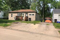 Pre-foreclosure in  N Bridge St Carbondale, IL 62901