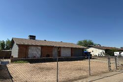 Pre-foreclosure in  W Cheery Lynn Rd Phoenix, AZ 85033