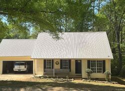 Pre-foreclosure in  Setter Dr Anniston, AL 36207