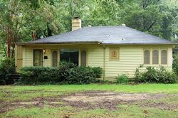 Pre-foreclosure in  Commodore St Montgomery, AL 36106