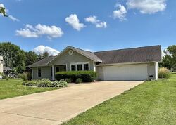 Pre-foreclosure in  Coventry Rd Troy, IL 62294