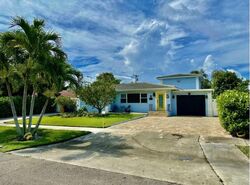 Pre-foreclosure in  EVERGREEN DR West Palm Beach, FL 33403