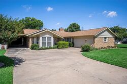 Pre-foreclosure in  HALLMARK DR S Fort Worth, TX 76134