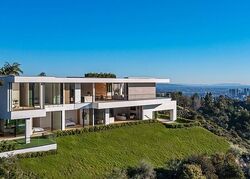 Pre-foreclosure in  Arkell Dr Beverly Hills, CA 90210