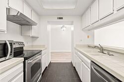 Pre-foreclosure in  W 9th St  Los Angeles, CA 90015