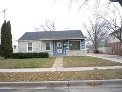 Pre-foreclosure in  N Sercombe Rd Milwaukee, WI 53216