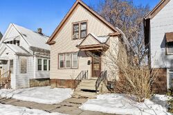 Pre-foreclosure in  W Grant St Milwaukee, WI 53215