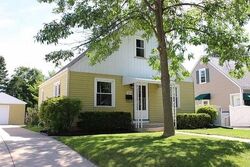 Pre-foreclosure in  W Sumac Pl Milwaukee, WI 53219