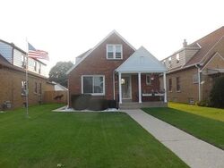 Pre-foreclosure in  S 13th St Milwaukee, WI 53221