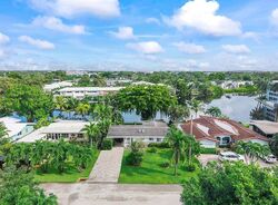 Pre-foreclosure in  NE 17th Ct Fort Lauderdale, FL 33305