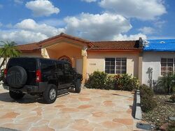  Nw 74th Pl, Hialeah FL