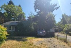 Pre-foreclosure in  40th Ave NE Seattle, WA 98125