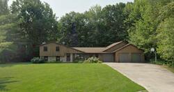 Pre-foreclosure in  Pioneer Dr Green Bay, WI 54313